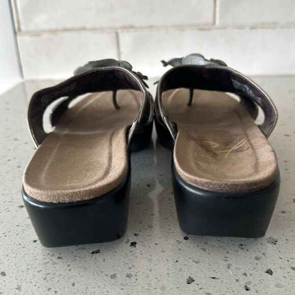 Dansko Women's Pewter Leather Flower Thong Open Toe Comfort Sandal slide Size 38 - Picture 4 of 14